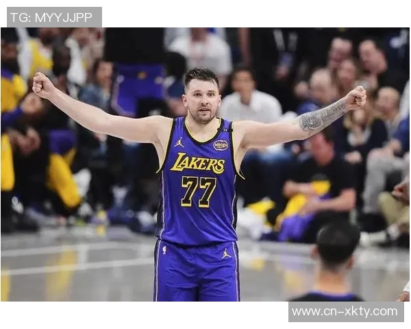 雷迪克称赞文森特在东契奇和小里身边有潜力适合担任首发位置