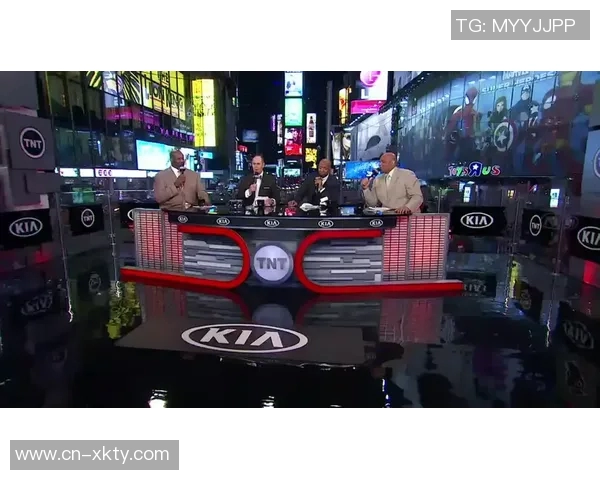 五大囧再添一笔大球后退鞋子掉落摔倒瞬间引发笑声