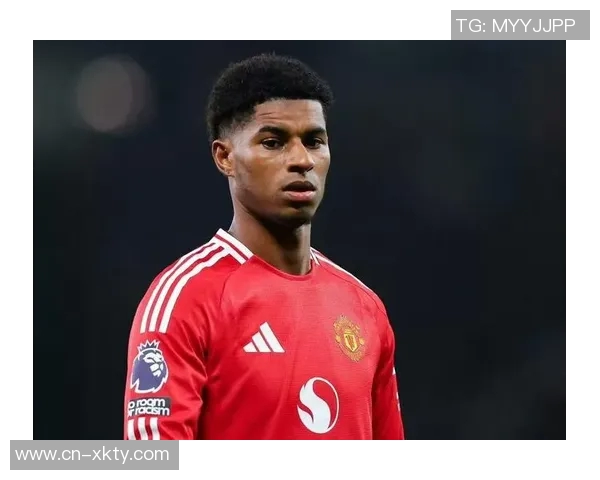 拉什福德在家观看阿斯顿维拉欧联比赛表达对老东家的支持与情感 拉什福德在家观看阿斯顿维拉欧联比赛表达对老东家的支持与情感