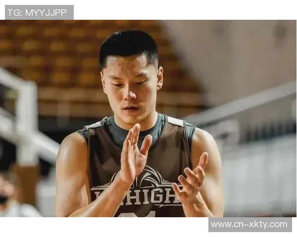 锡安赤膊上身展现惊人天赋NBL社媒热议他的强壮体魄与运动能力