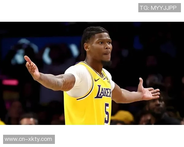 浓眉上半场表现平平10投仅3中贡献7分10篮板数据却依然全面