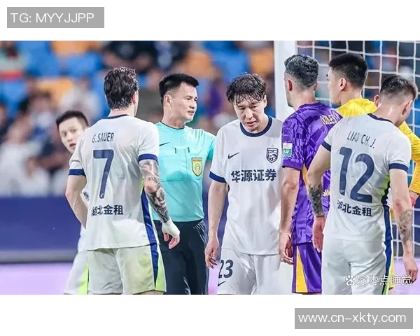 武汉三镇逆袭保级却难掩困境成为联赛搅局者的背后故事